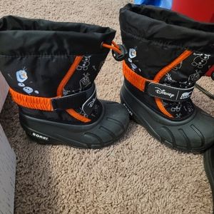 Toddler snow boots.  NIB